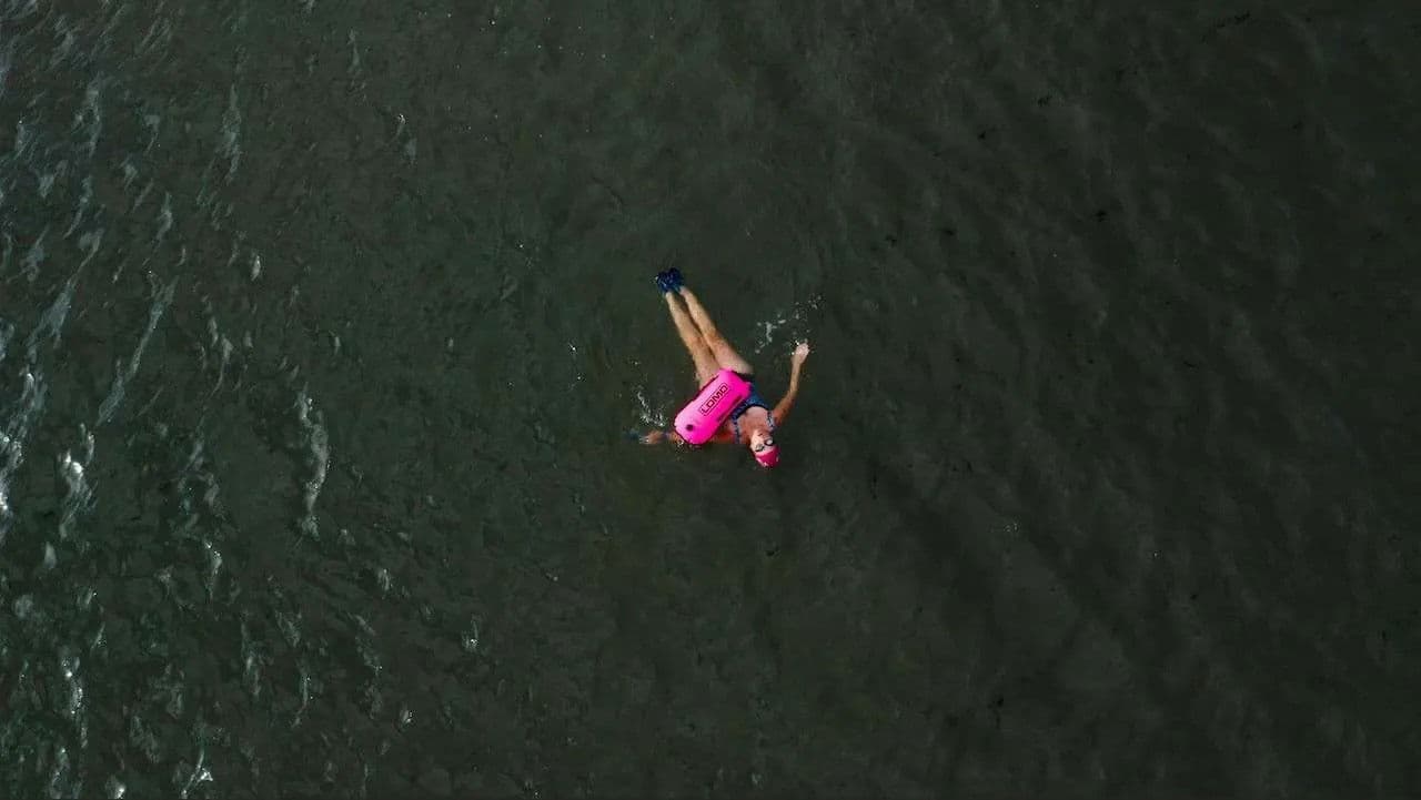 Jo in the Waterの背景画像