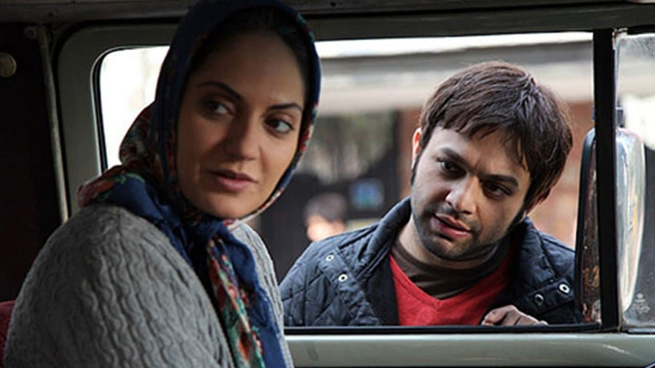 برف روی کاج‌هاの背景画像