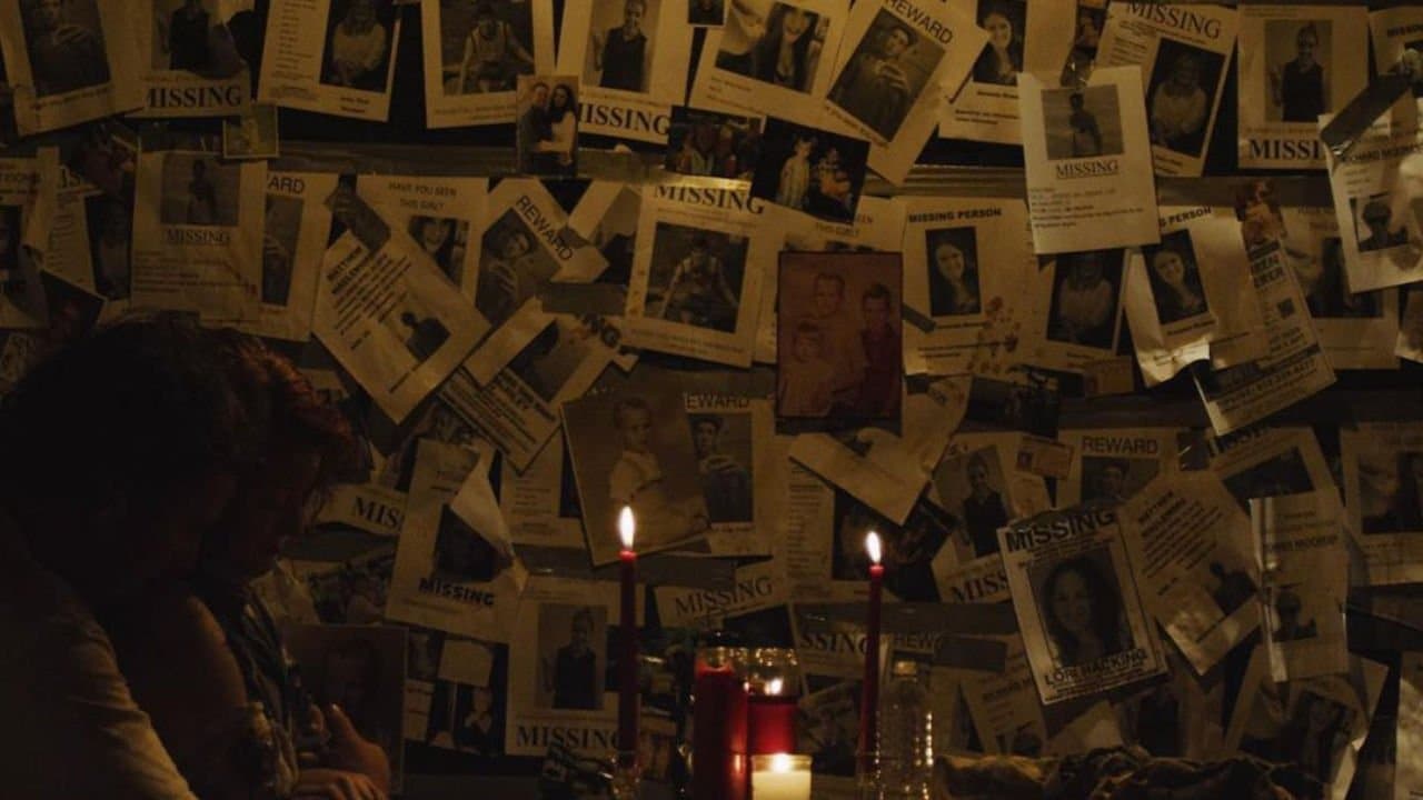 At Night Comes Wolvesの背景画像