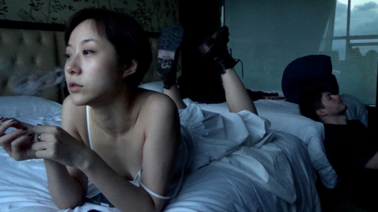 公车上的白色蝴蝶の背景画像