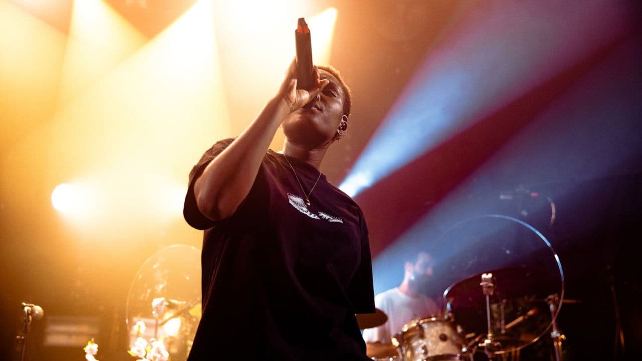 Arlo Parks en Concert au Trabendoの背景画像