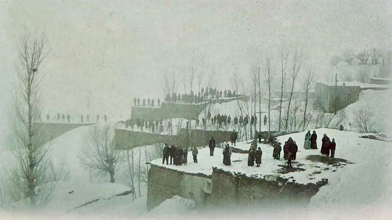 Yer Demir Gök Bakırの背景画像