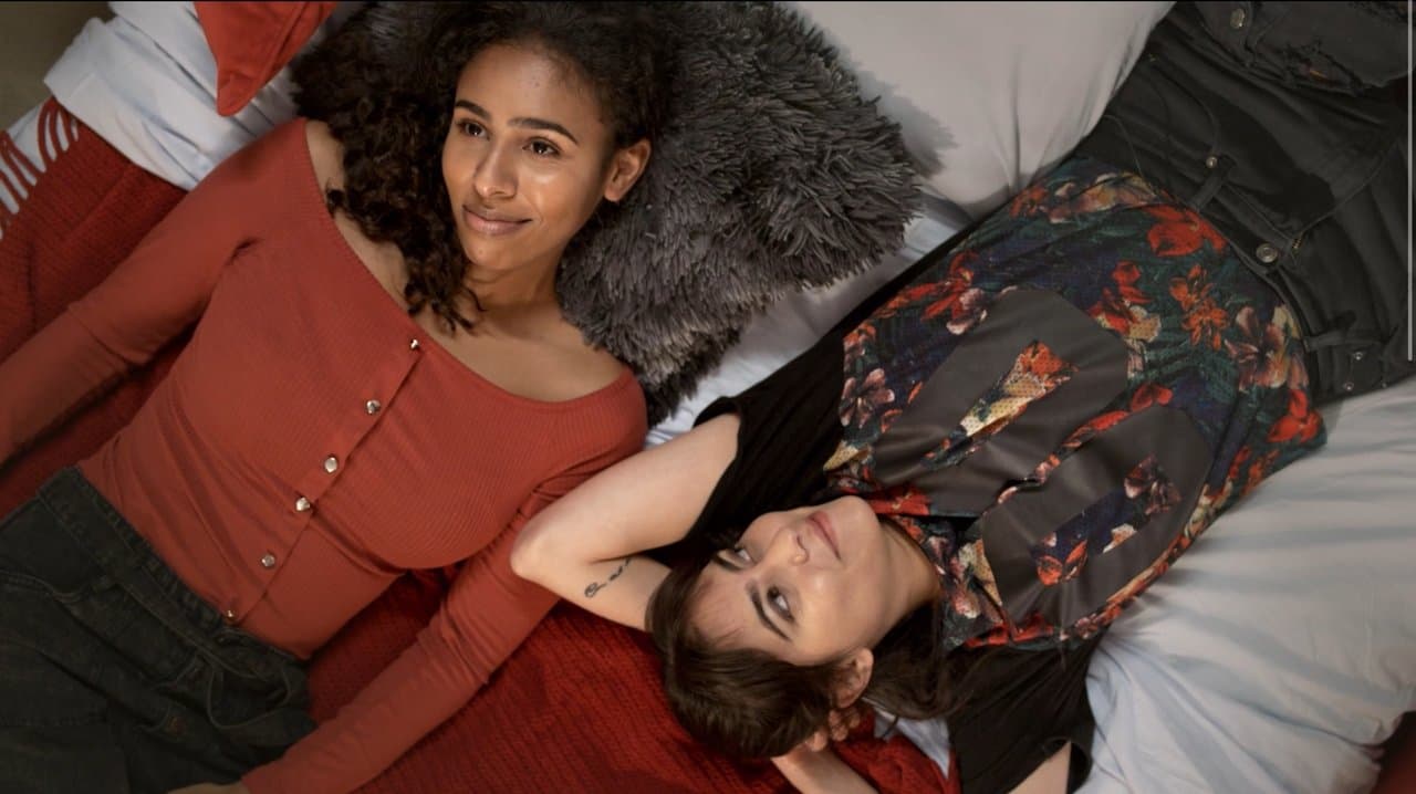 Roommate Wantedの背景画像