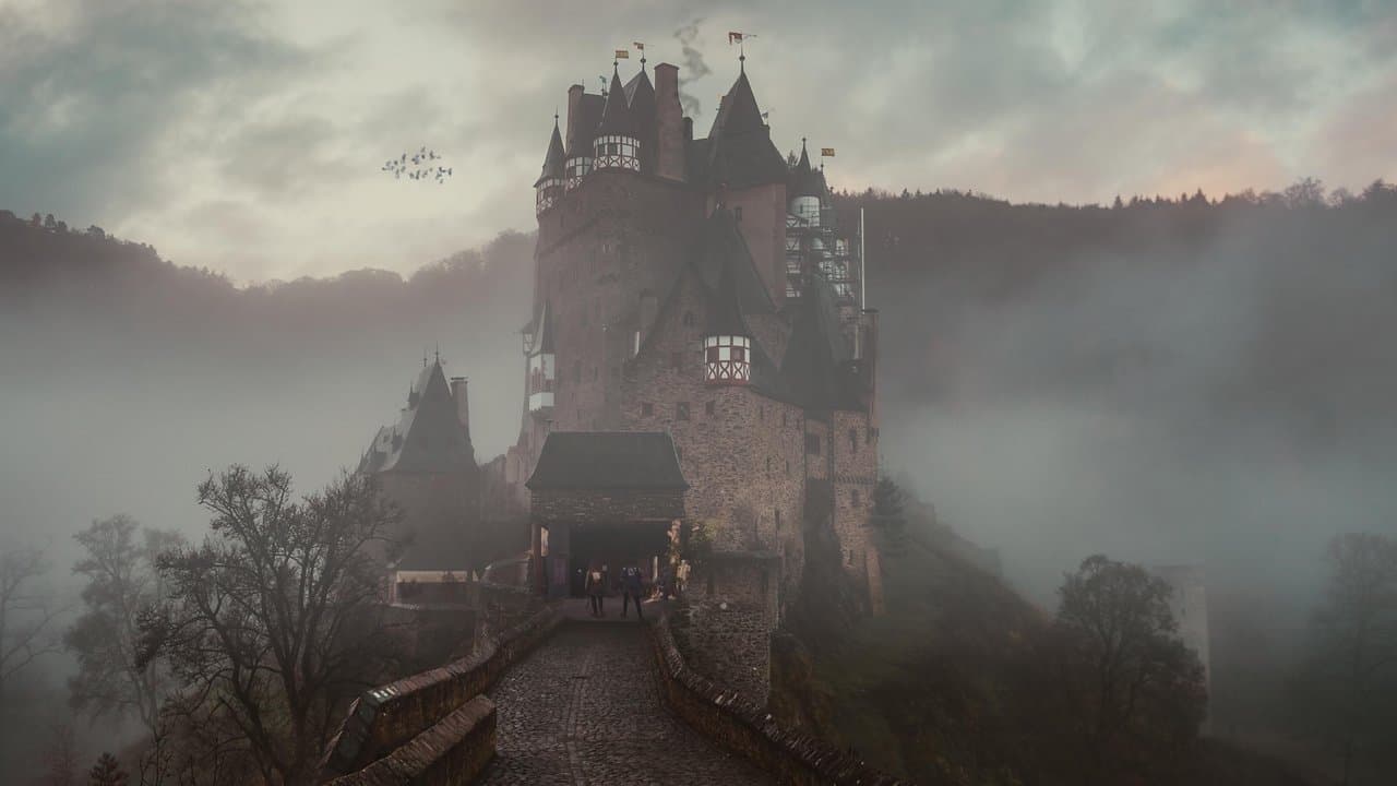 Dragons on the Hillの背景画像