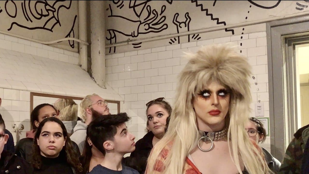 Life's a Biqtchの背景画像