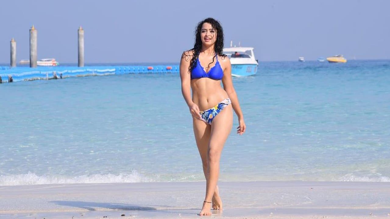 ౪ లెటర్స్の背景画像