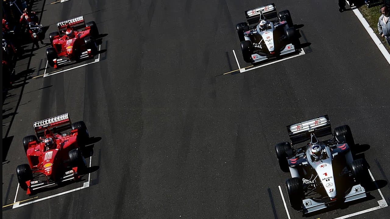 The Champion On The Track: The Official Review Of The 1999 FIA Formula One World Championshipの背景画像