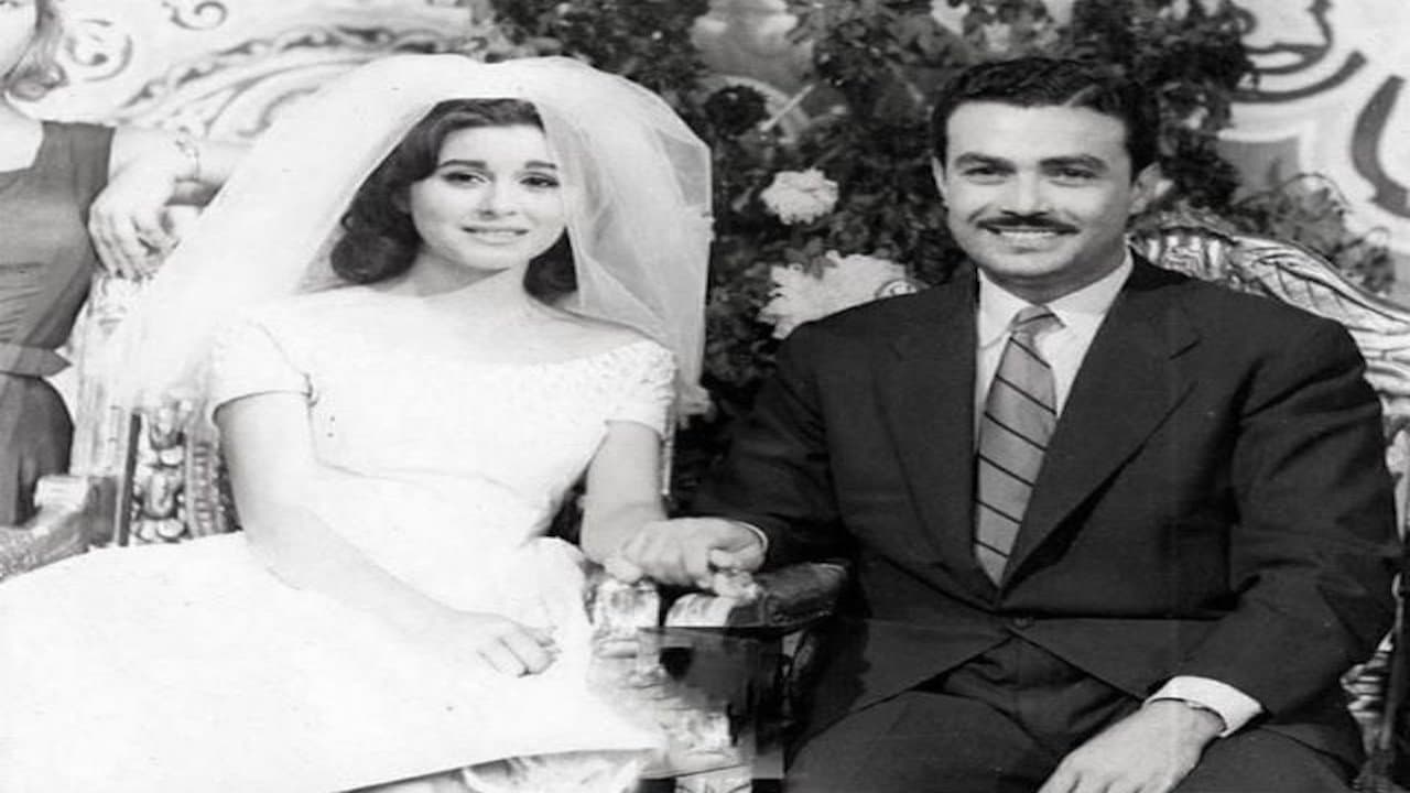 مال ونساءの背景画像