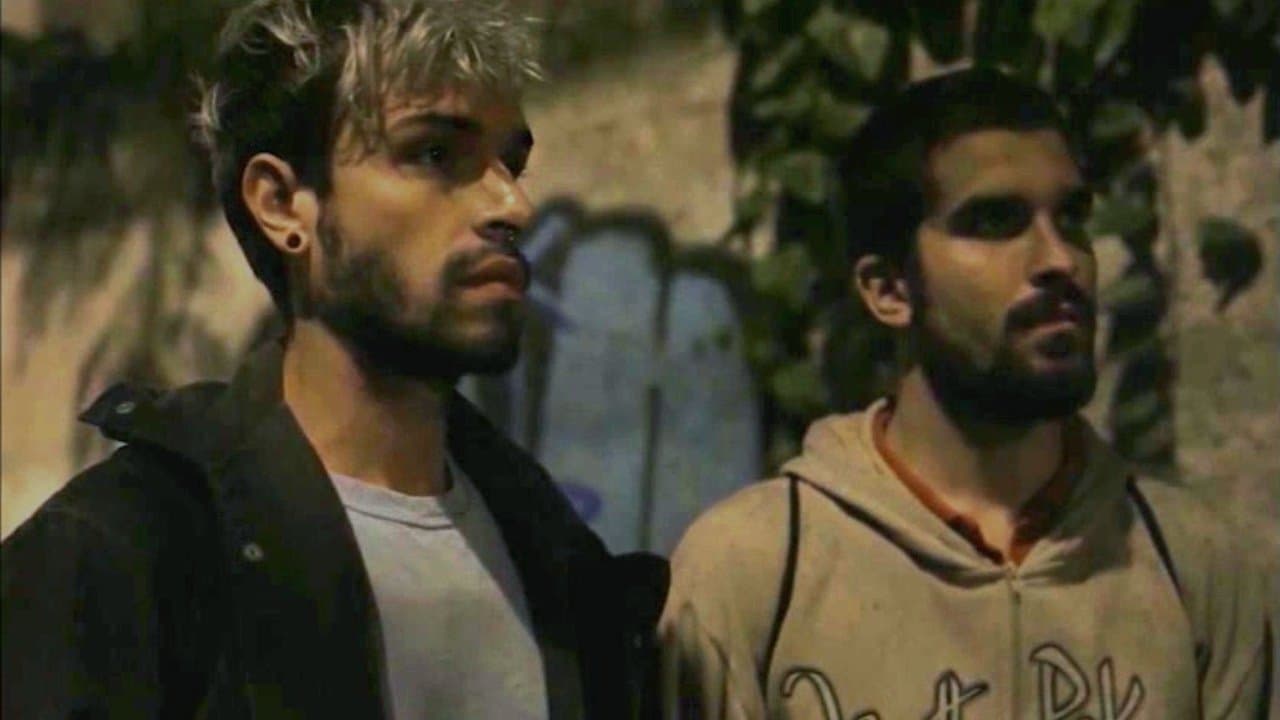 Male Shorts: International V2の背景画像