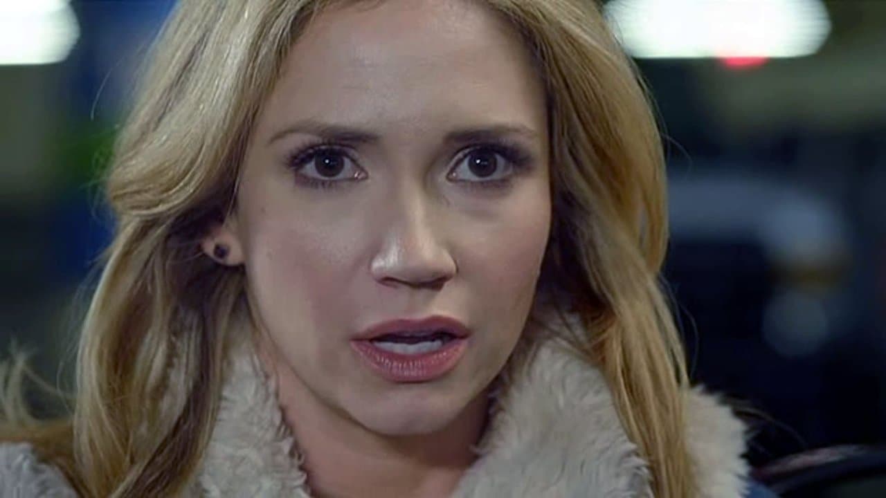 Secrets From Her Pastの背景画像