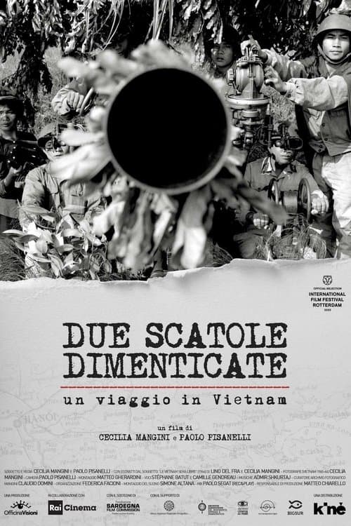 Due scatole dimenticate - Un viaggio in Vietnamのポスター