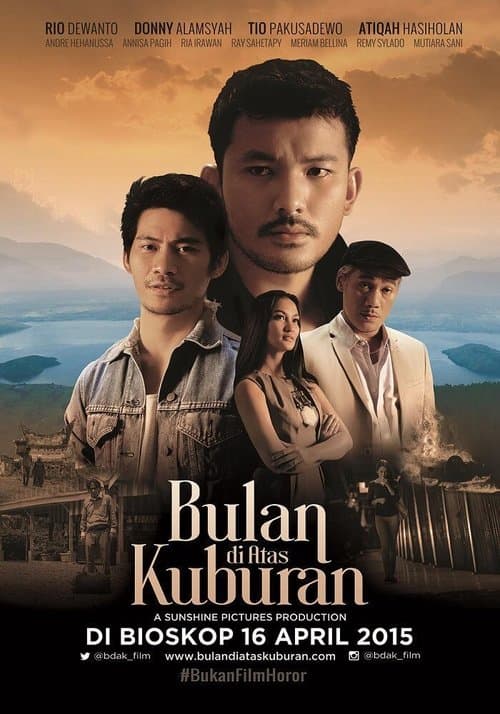 Bulan di Atas Kuburanのポスター
