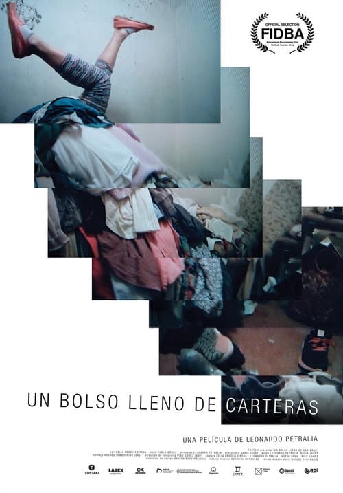 Un bolso lleno de carterasのポスター