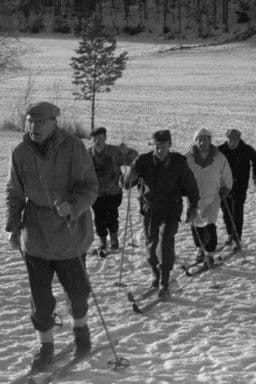 Maan isä hiihtääのポスター