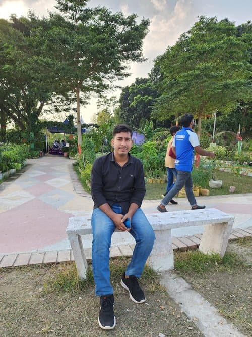 Ami Football Khelboのポスター