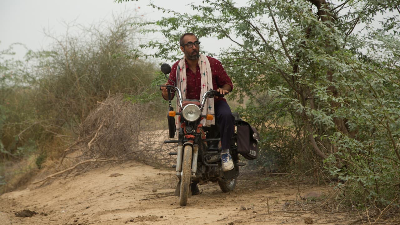 कड़वी हवाの背景画像