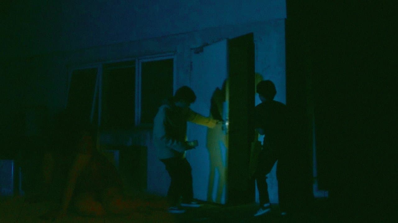 Tumbal Hantu Loverの背景画像