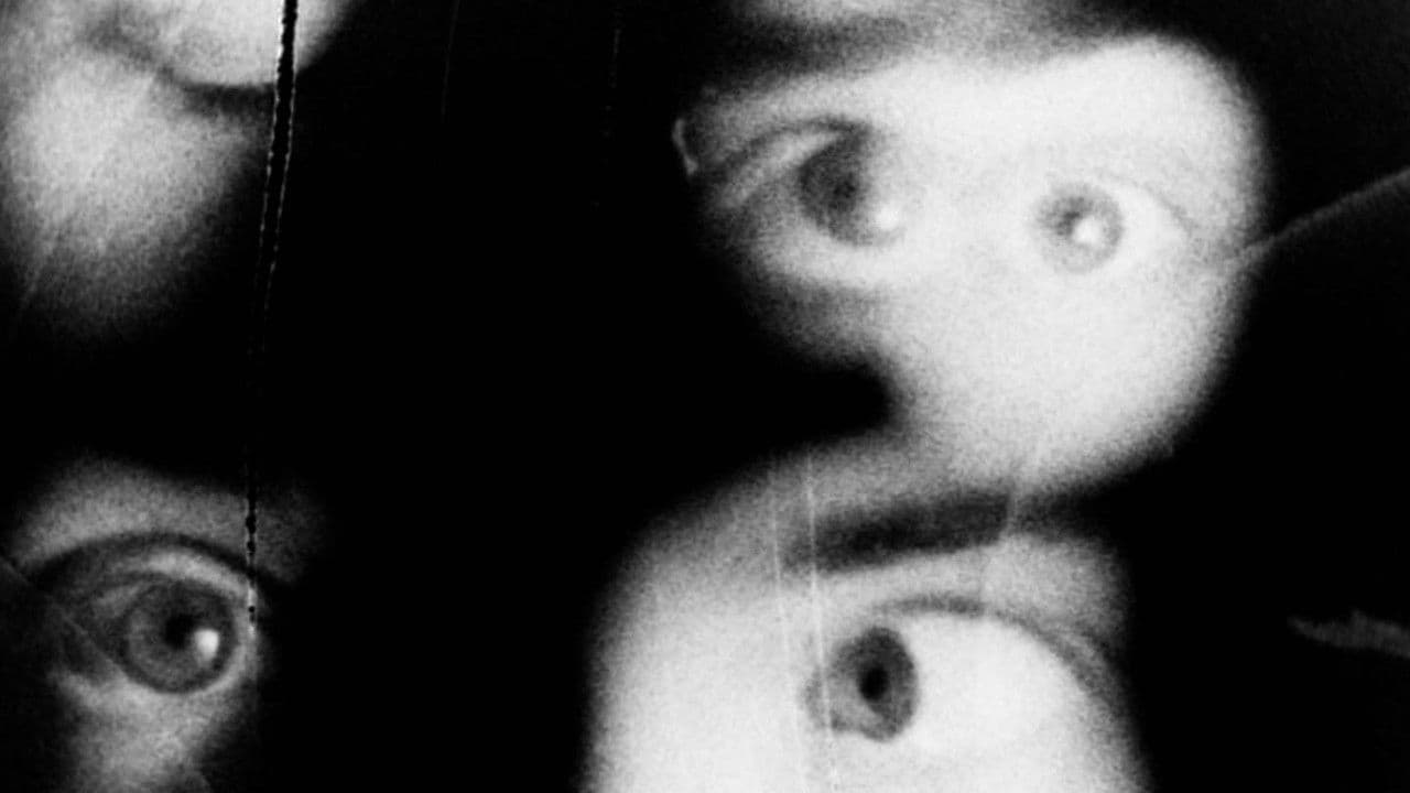 A Train Arrivesの背景画像