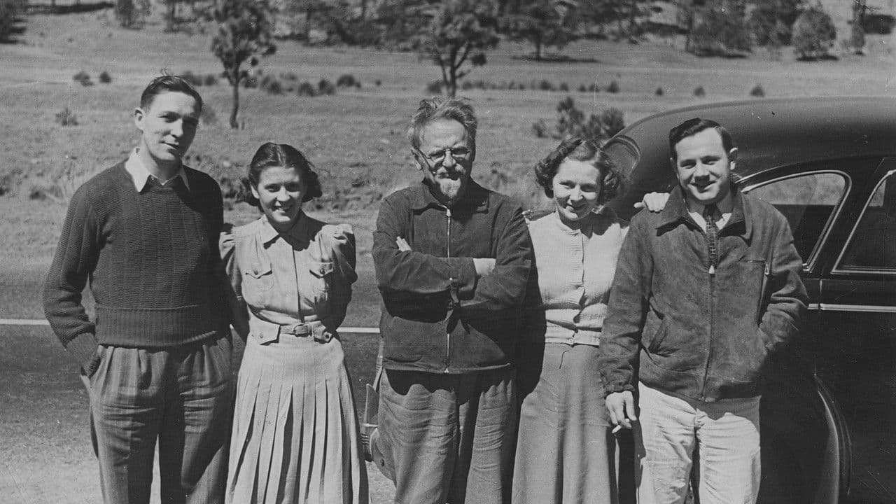 Leon Trotsky - The Life of a Revolutionaryの背景画像