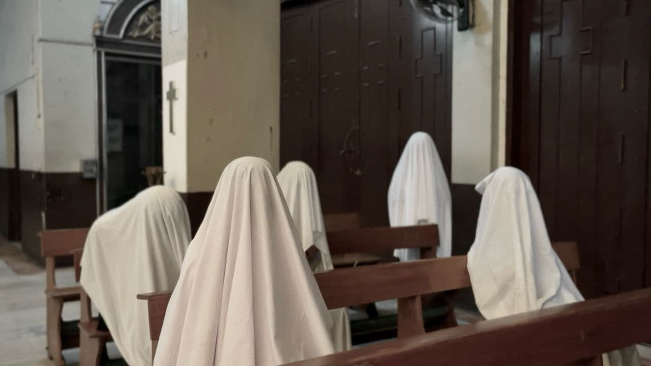 Within the Wallsの背景画像