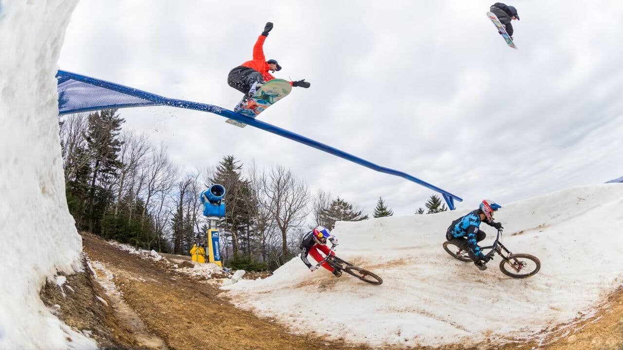 Last Chair, First Runの背景画像