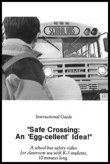 Safe Crossing: An EGG-cellent Idea!のポスター